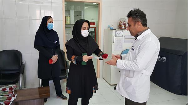 به مناسبت روز علوم آزمایشگاهی از کارکنان شاغل در آزمایشگاه بیمارستان قدس پاوه تقدیر شد